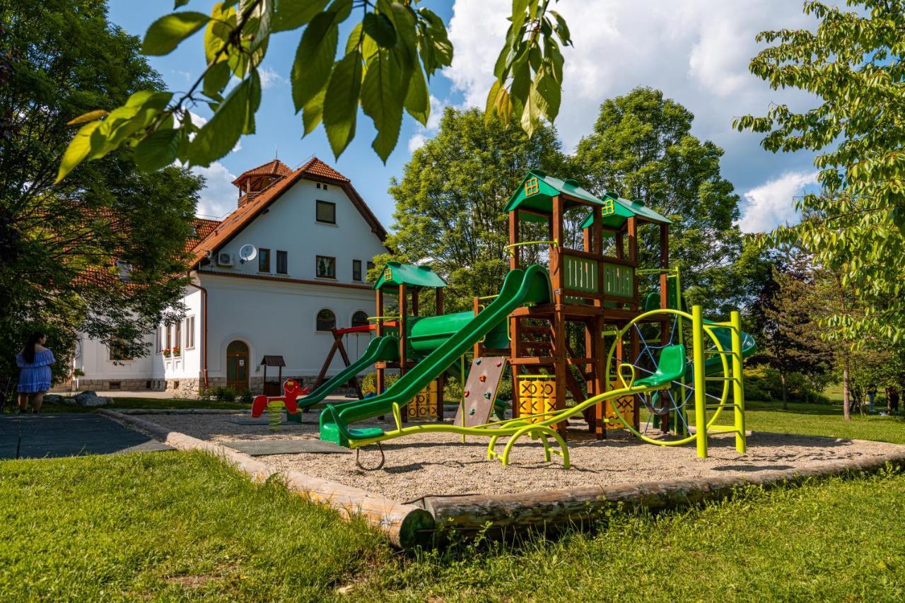 Conacul Secuiesc-Szekelyko Kuria Hotel Coltesti Exterior foto
