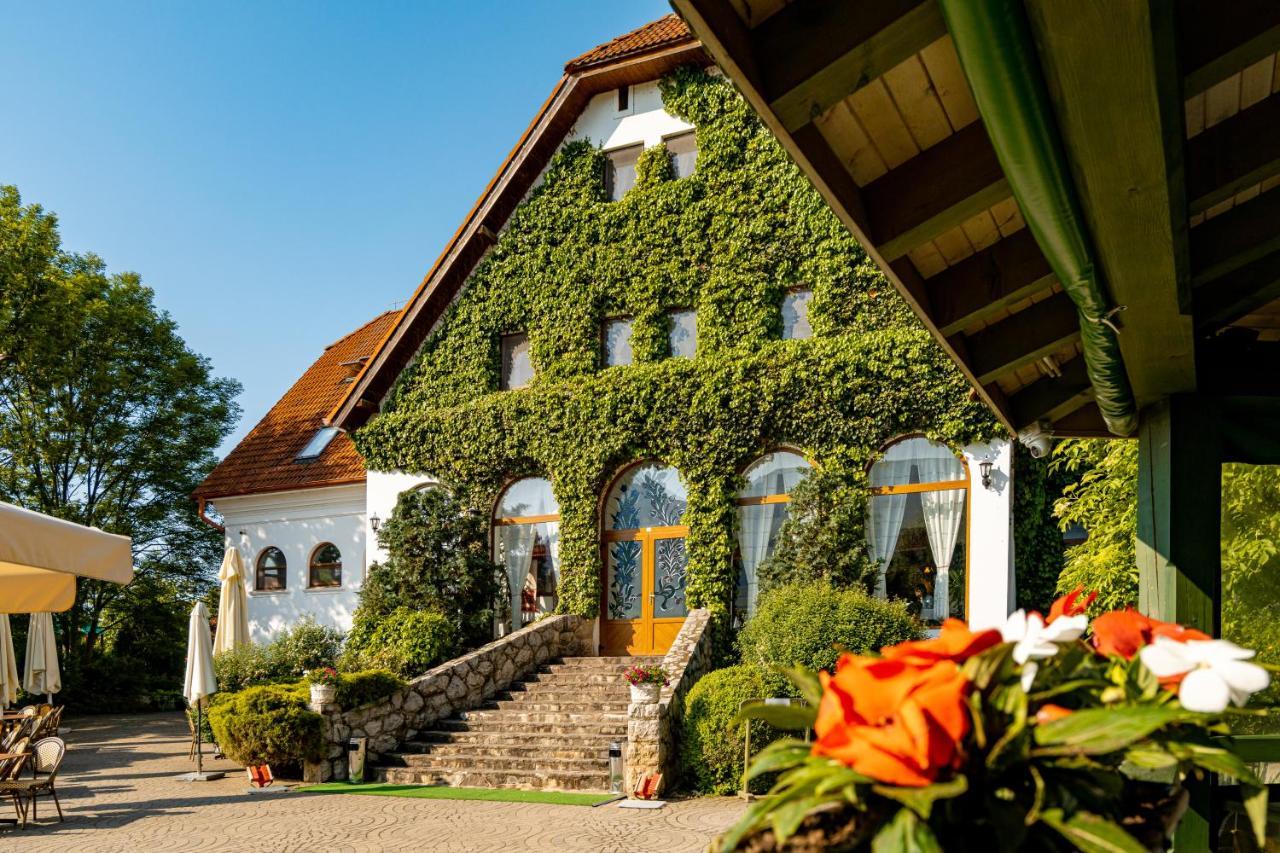 Conacul Secuiesc-Szekelyko Kuria Hotel Coltesti Exterior foto